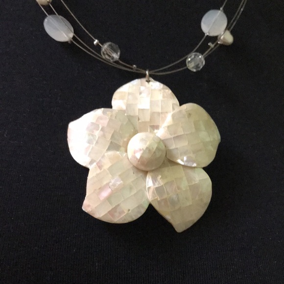 Mother of Pearl Adjustable Floral Necklace 🌸 UNIQUE and RARE🌸 - Picture 3 of 8